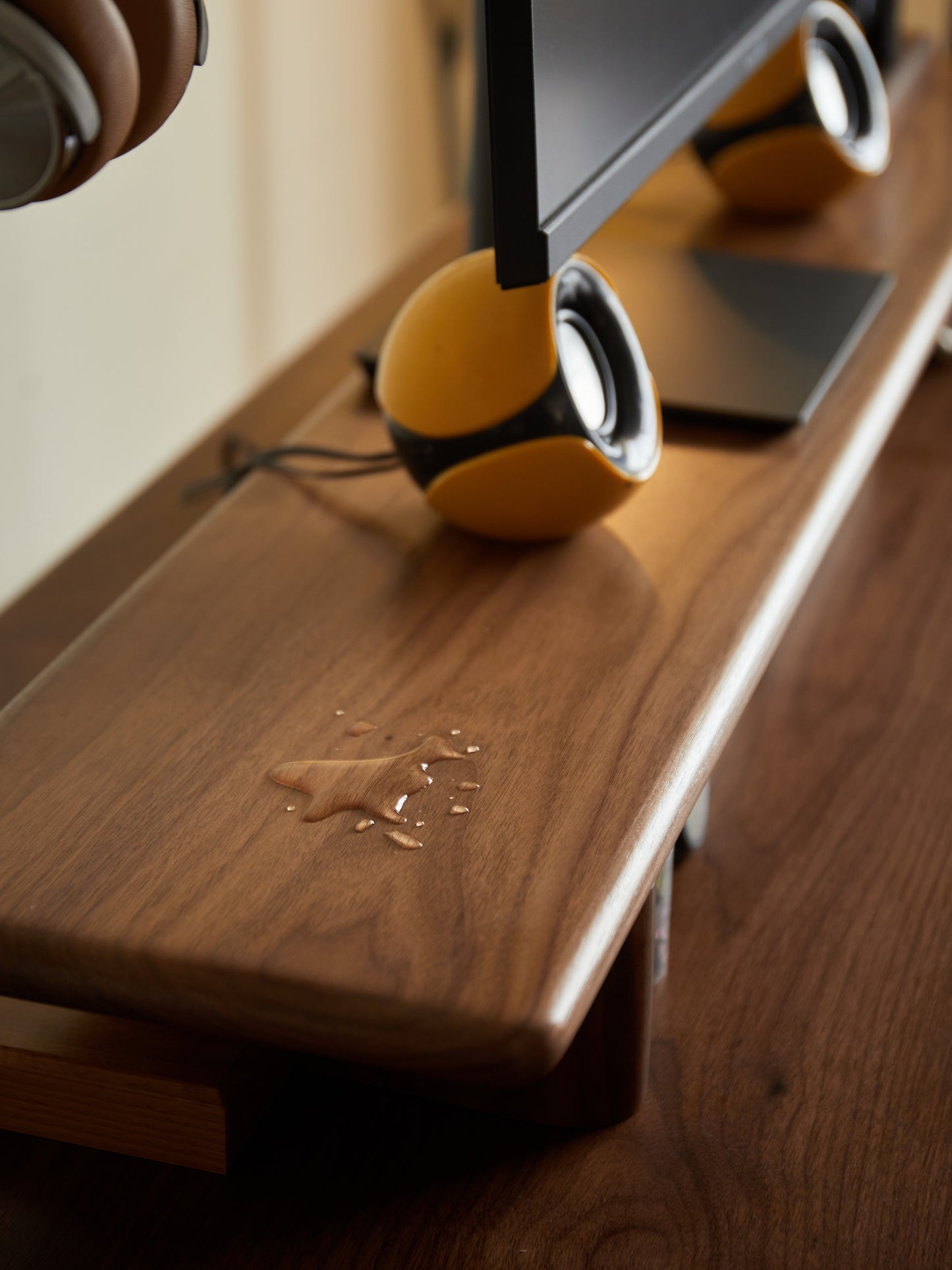 waterproof of desk shelf with 3-position adjustable base